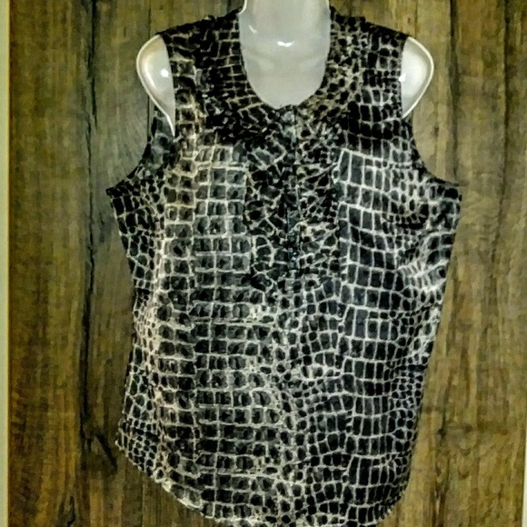 New York & Company Tops - New York & Comp Top Size XL Reptiles Print NWOT